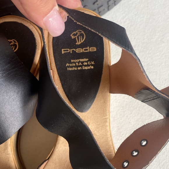 Authentic PRADA wedges. Tan bottom, black strap. Size 40 - Picture 5 of 5